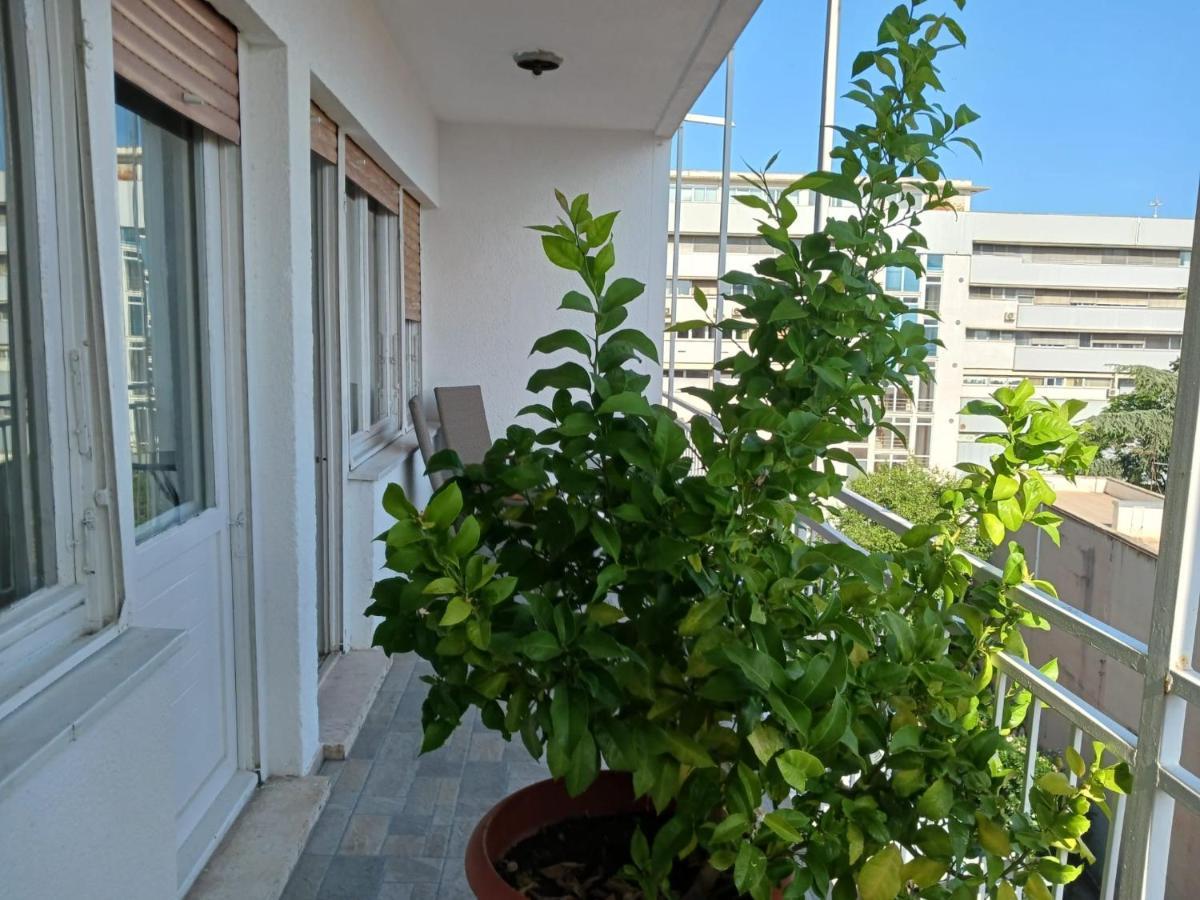 Room With Private Toilet And Balcony In City Center In Shared Apartment Split Exterior photo