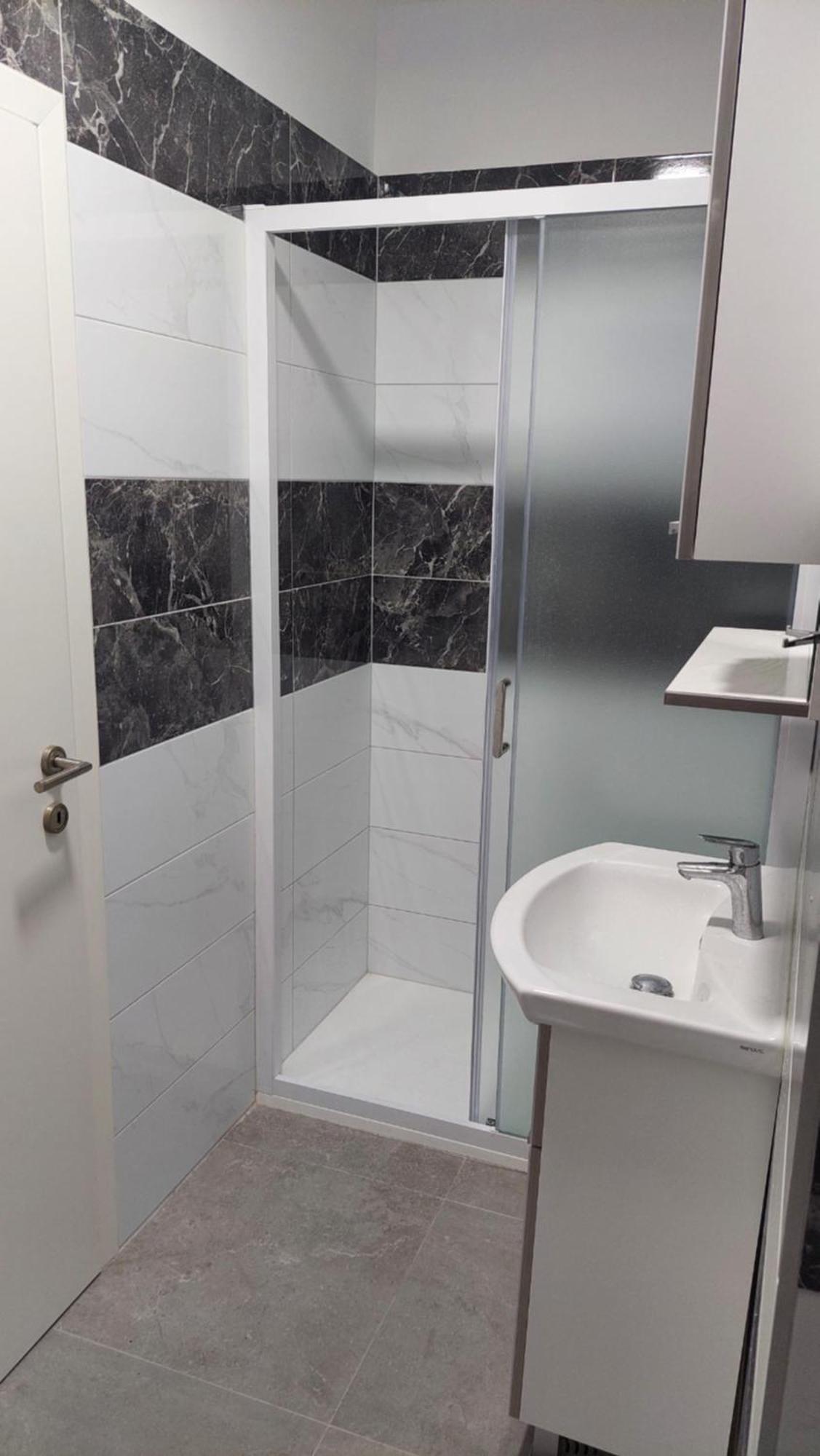 Room With Private Toilet And Balcony In City Center In Shared Apartment Split Exterior photo