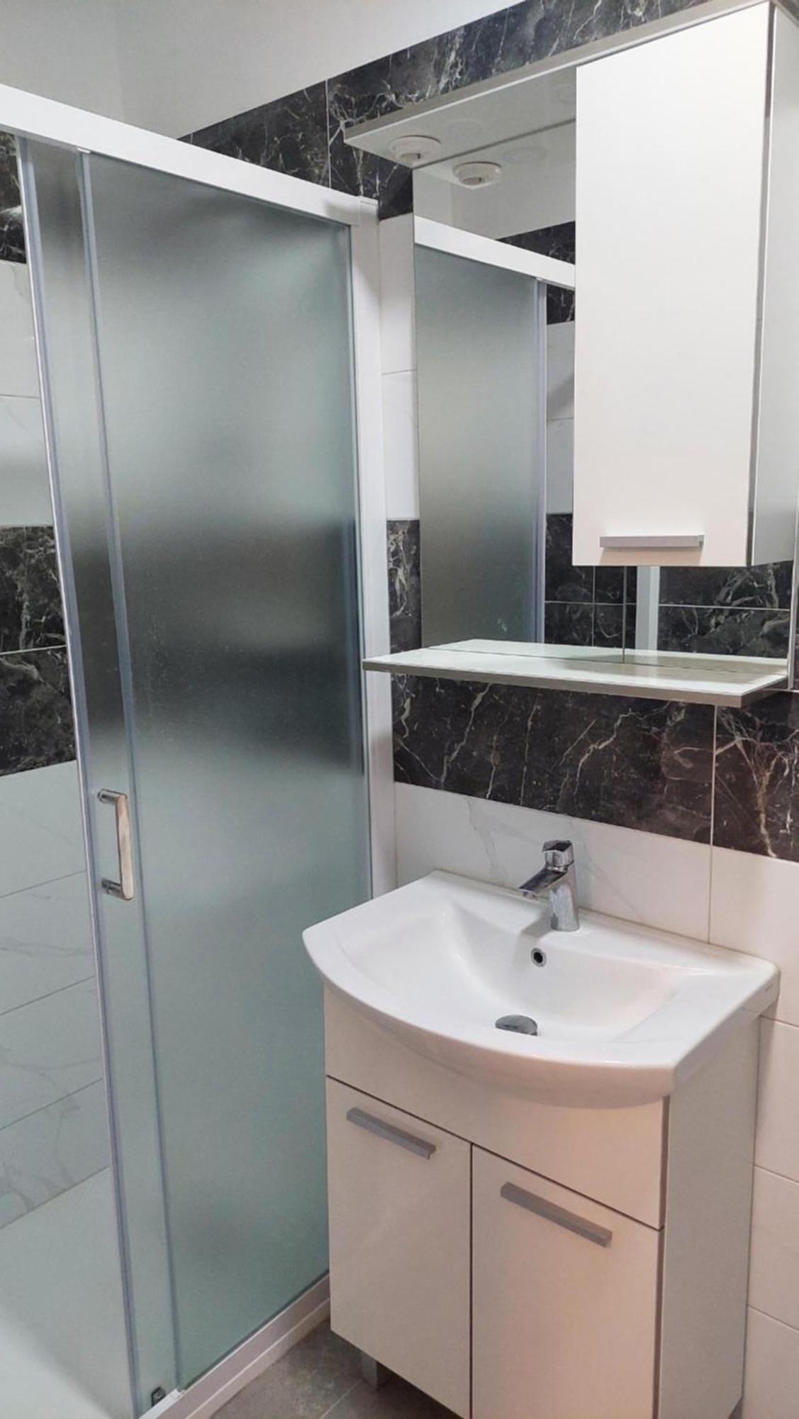 Room With Private Toilet And Balcony In City Center In Shared Apartment Split Exterior photo