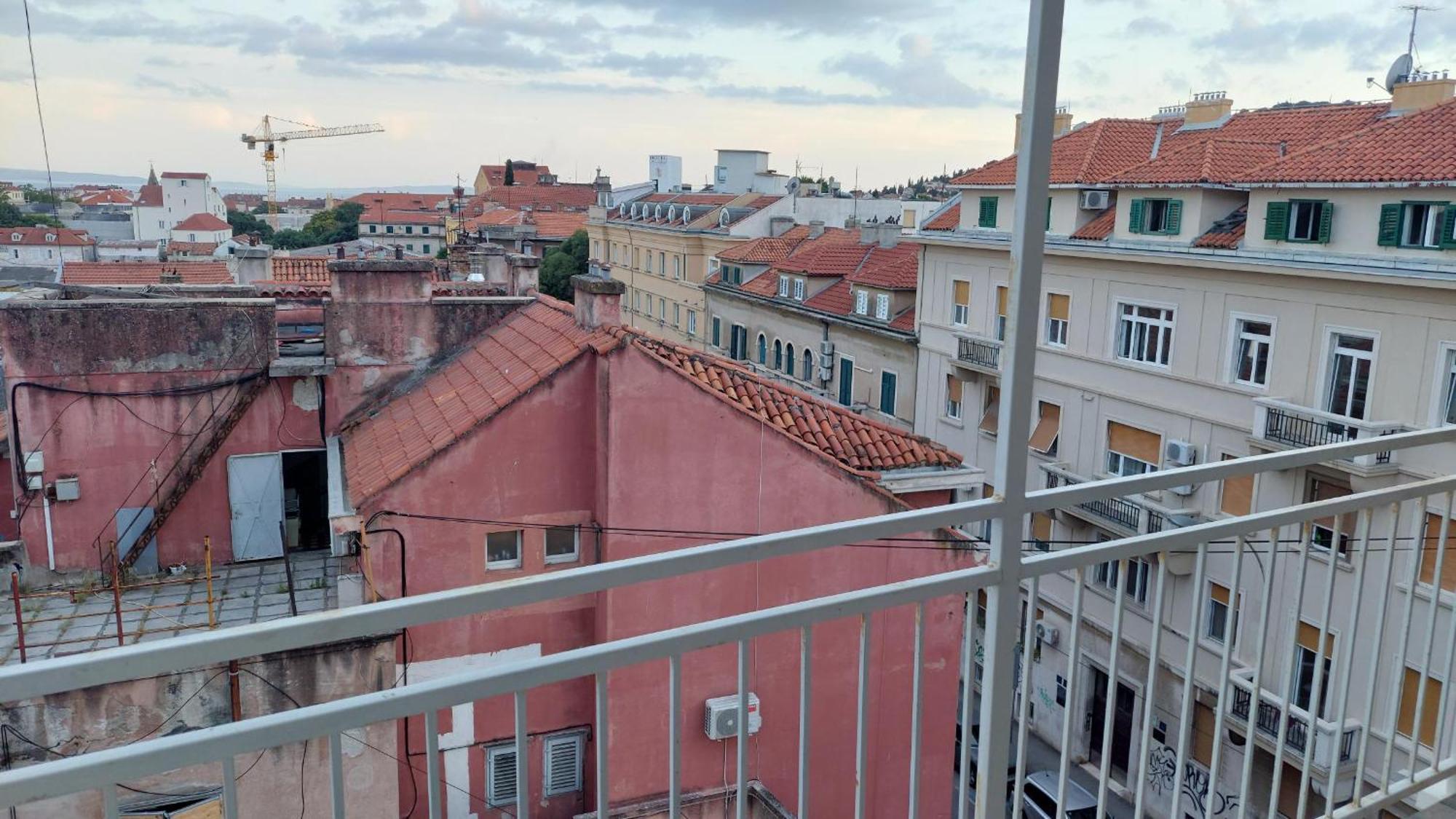 Room With Private Toilet And Balcony In City Center In Shared Apartment Split Exterior photo